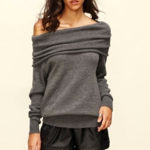 🆕🌟 Grey Off the Shoulder Sweater